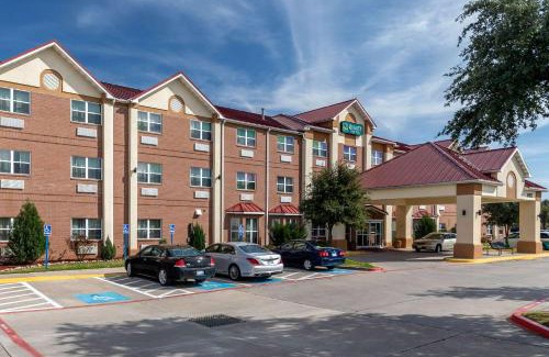 Addison Hotel | Quality Suites Addison-Dallas