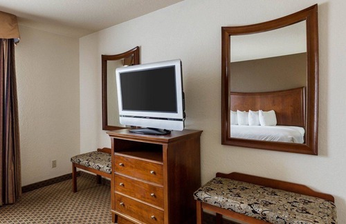 Huntsville Hotel | Quality Suites Huntsville Near University