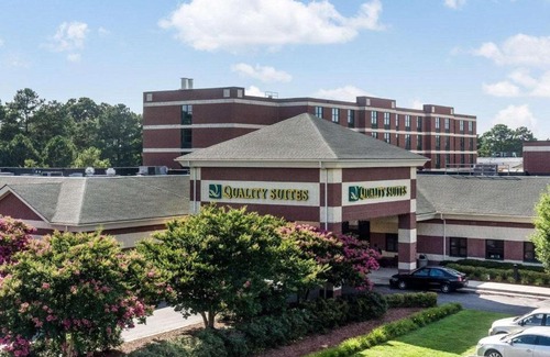 Northwest Hotel | Quality Suites Lake Wright - Norfolk Airport