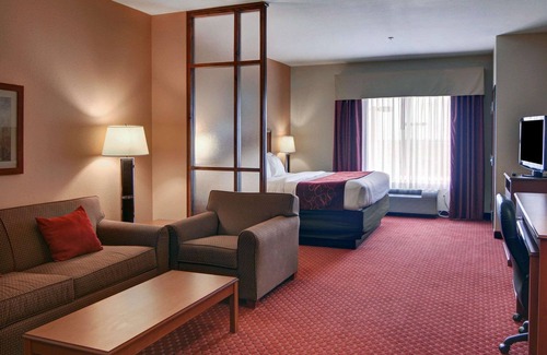 Mabank Hotel | Quality Suites Near Cedar Creek Lake