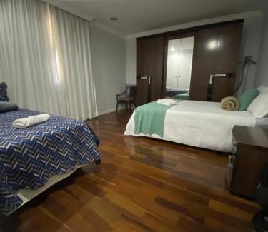 Cidade Dutra House | Quarto amplo e confortável