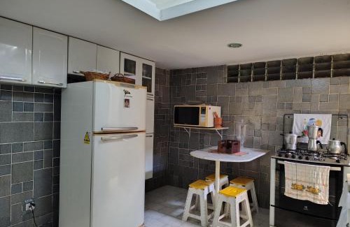 Pitimbu House | Quarto com 3 camas