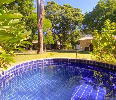 Pescaria Apartment | Quarto e sala com piscina em Maceió - Villas Tulipa 02