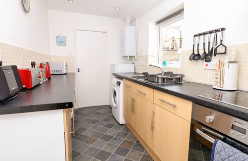 Brixham Cottage | QUAYSIDE VIEW, family friendly, country holiday cottage in Brixham