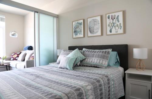 Lower Queen Anne Apartment | Queen Anne Retreat - 1 Blk from CPA - Free Parking