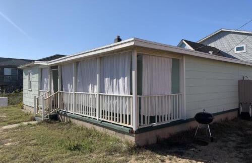 Kitty Hawk House | Queen Anne's Revenge at the Beach cottage