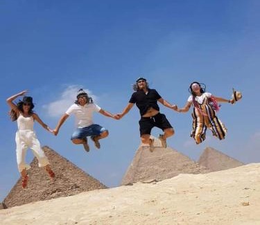 Giza Hotel | Queen Pyramids View Inn