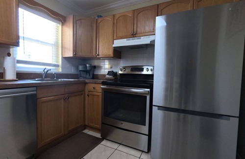 Bradenton Beach Cottage | Queen's Gate Resort