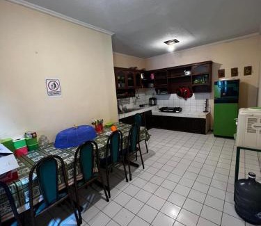 Cipanas Villa | queen villa Bukit Danau puncak cipanas