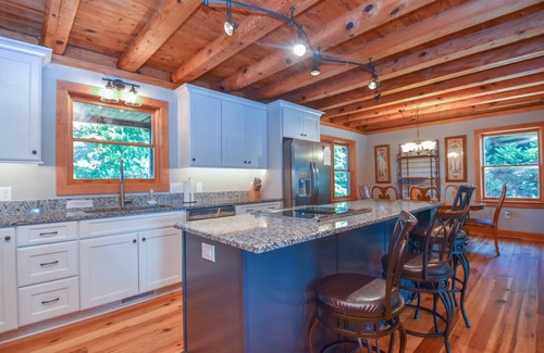 Mount Mourne Cabin | Queens Cove Cottage - Log Cabin w Private Dock - Lake Norman Vacation Rental