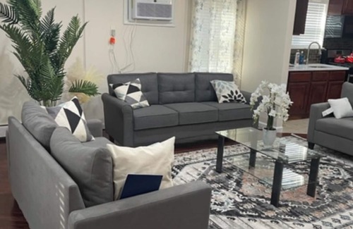 Queens House | Queens Modern 3 Bedroom Apartment. 5 mins from JFK