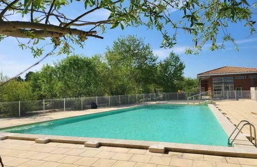 Saint-Saturnin-les-Avignon Villa | Quiet villa in Provence with private jacuzzi and swimming pool