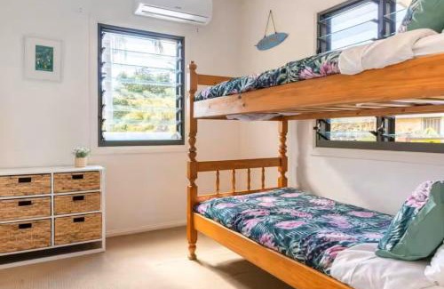 Nudgee Beach House | Quiet 2 bed home with Private Patio in Quaint Village