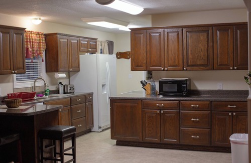 Macon House | Quiet 2-bedroom home in the back streets of Macon