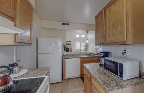 S.r. Marmon Condo | Quiet 2bd/2ba condo near parks&golf, yard for dogs