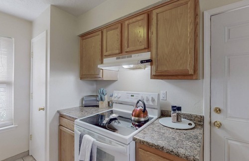 S.r. Marmon Condo | Quiet 2bd/2ba condo near parks&golf, yard for dogs