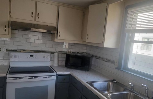 Hilltop Apartment | Quiet 3 bed with fenced yard