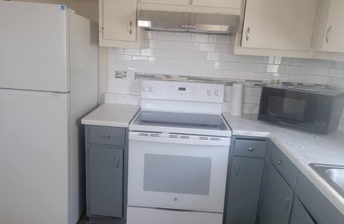 Hilltop Apartment | Quiet 3 bed with fenced yard