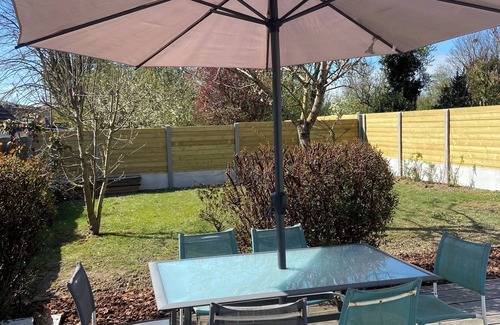 Hervelinghen House | Quiet 6-person gite close to hiking and mountain biking trails, ideal for families with pets.