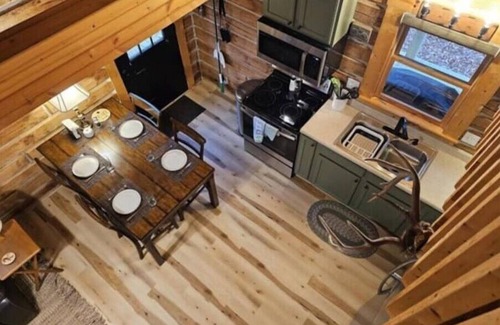 Birdseye Cabin | Quiet and Comfy cabin at Patoka Lake