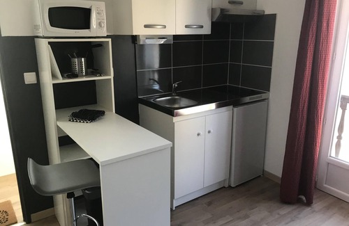 Lamagistere Apartment | Quiet and independent furnished apartment in park green screen