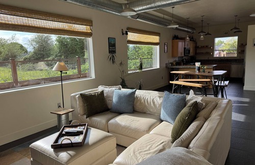 Eugene House | Quiet and Unique Home in North Gilham Neighborhood 5 miles from Autzen Stadium