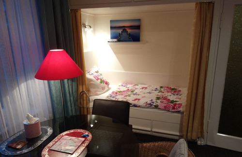 Halensee Apartment | Quiet apartment on Ku'damm with parking space