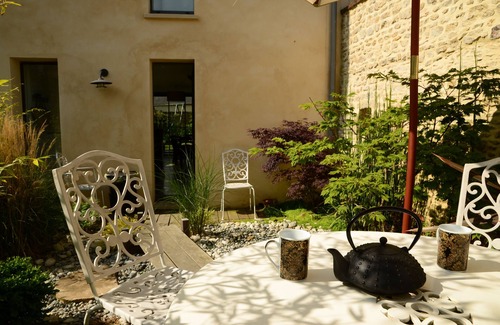 Bayeux House | Quiet, bright upscale holiday cottage in the center of Bayeux, with garden