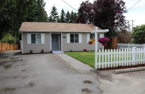 Haller Lake House | Quiet, clean and comfortable room