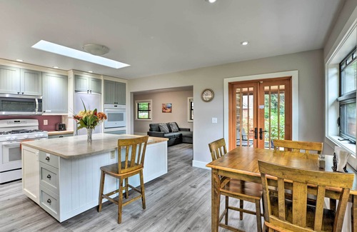 Eureka House | Quiet & Cozy Eureka Home Near Sequoia Park & Zoo!