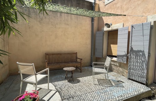 Entraigues-sur-la-Sorgue House | Quiet Bel Air house with swimming pool access