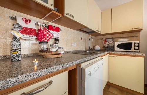 Capitana Apartment | Quiet Holiday Apartment "Casa Dea72" Near the Beach with Air Conditioning & Terrace