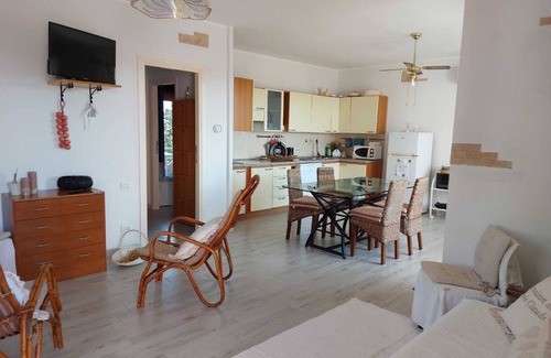 Capitana Apartment | Quiet Holiday Apartment "Casa Dea72" Near the Beach with Air Conditioning & Terrace