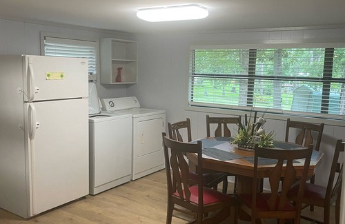Negreet Cottage | Quiet Lakefront Cottage
