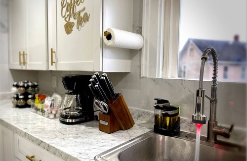 Utica House | Quiet place to relax/Ultra Fast FREE Wi-Fi 3. Min Downtown Utica New Hospital