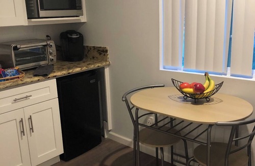 Lincoln Acres Cottage | Quiet, private getaway in a nice neighborhood