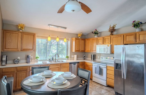 Omaha House | Quiet retreat yet couple mins to Costco Walmart Target and all major shopping.