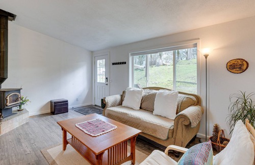 Penn Valley House | Quiet Rough and Ready Vacation Home w/ Deck!