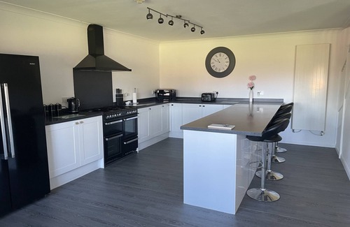 Wisbech House | Quiet setting with secure gated parking, children's play area & farm animals