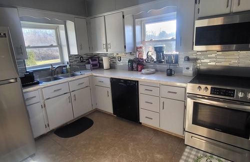 Merrittstown House | Quiet Space with Spacious Yard for Parking in Nice Community