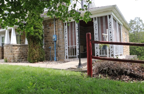 Merrittstown House | Quiet Space with Spacious Yard for Parking in Nice Community