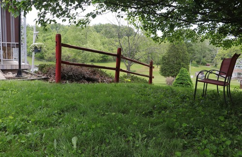 Merrittstown House | Quiet Space with Spacious Yard for Parking in Nice Community