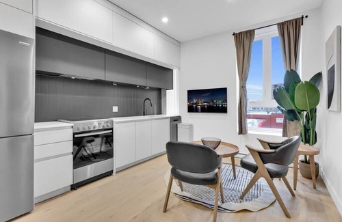 Southwest Condo | Quiet & sunny 1 bedroom, AAA location, sleep 2