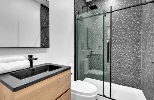 Southwest Condo | Quiet & sunny 1 bedroom, AAA location, sleep 2