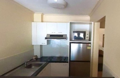 Mount Ommaney Hotel | Quiet unit in leafy hotel