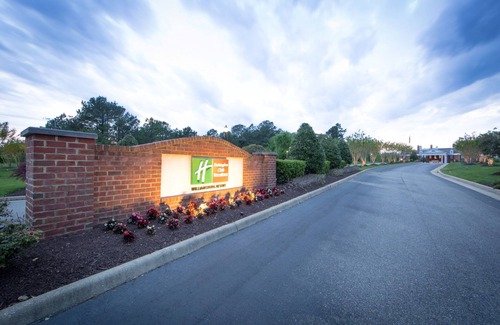 Williamsburg Villa | Quiet Villa with Bowling Alley, Pools, +Mini Golf