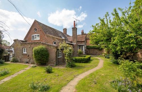 Great Missenden House | Quintessential Chilterns Cottage Pass the Keys