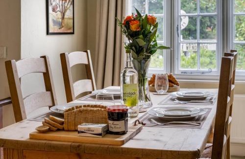 Great Missenden House | Quintessential Chilterns Cottage Pass the Keys