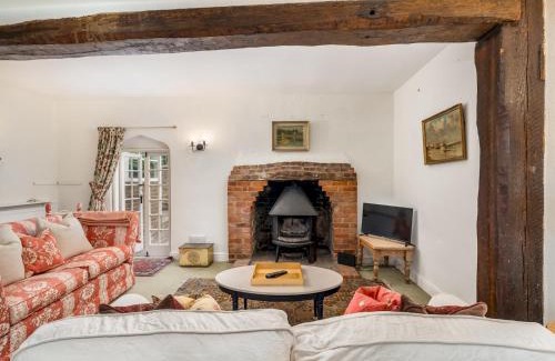 Great Missenden House | Quintessential Chilterns Cottage Pass the Keys