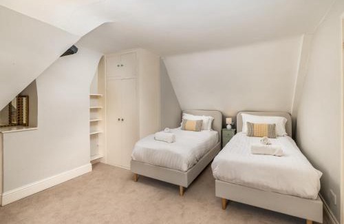 Great Missenden House | Quintessential Chilterns Cottage Pass the Keys
